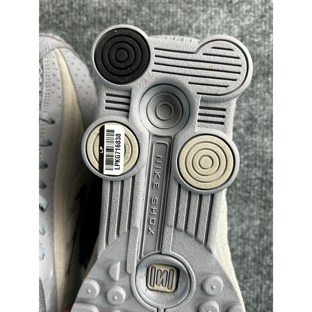 Nike Shox R4 Women's 7 Wolf Grey Metallic Silver - Picture 12 of 12